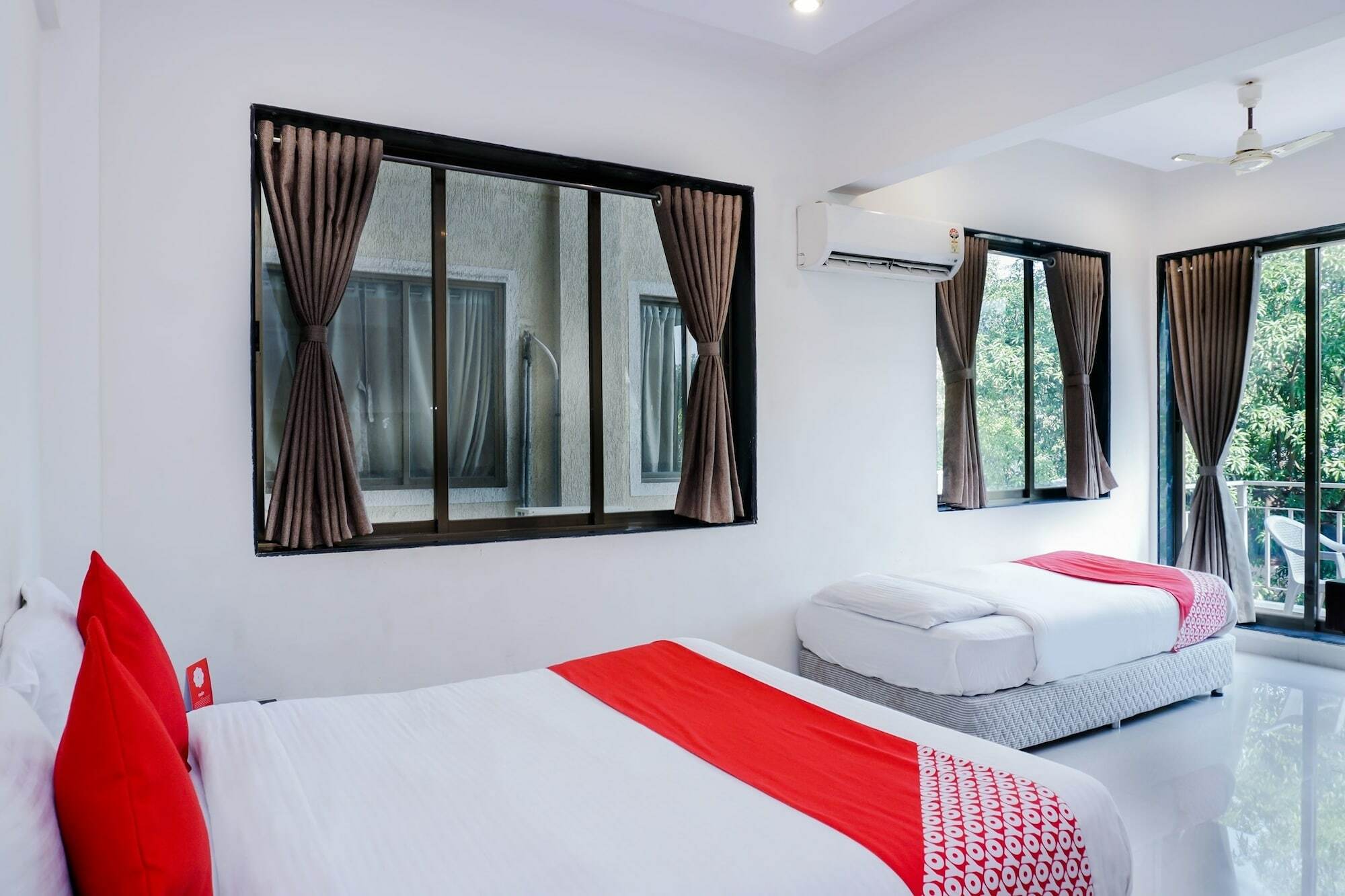 Dreams Holiday Resort Lonavala Buitenkant foto