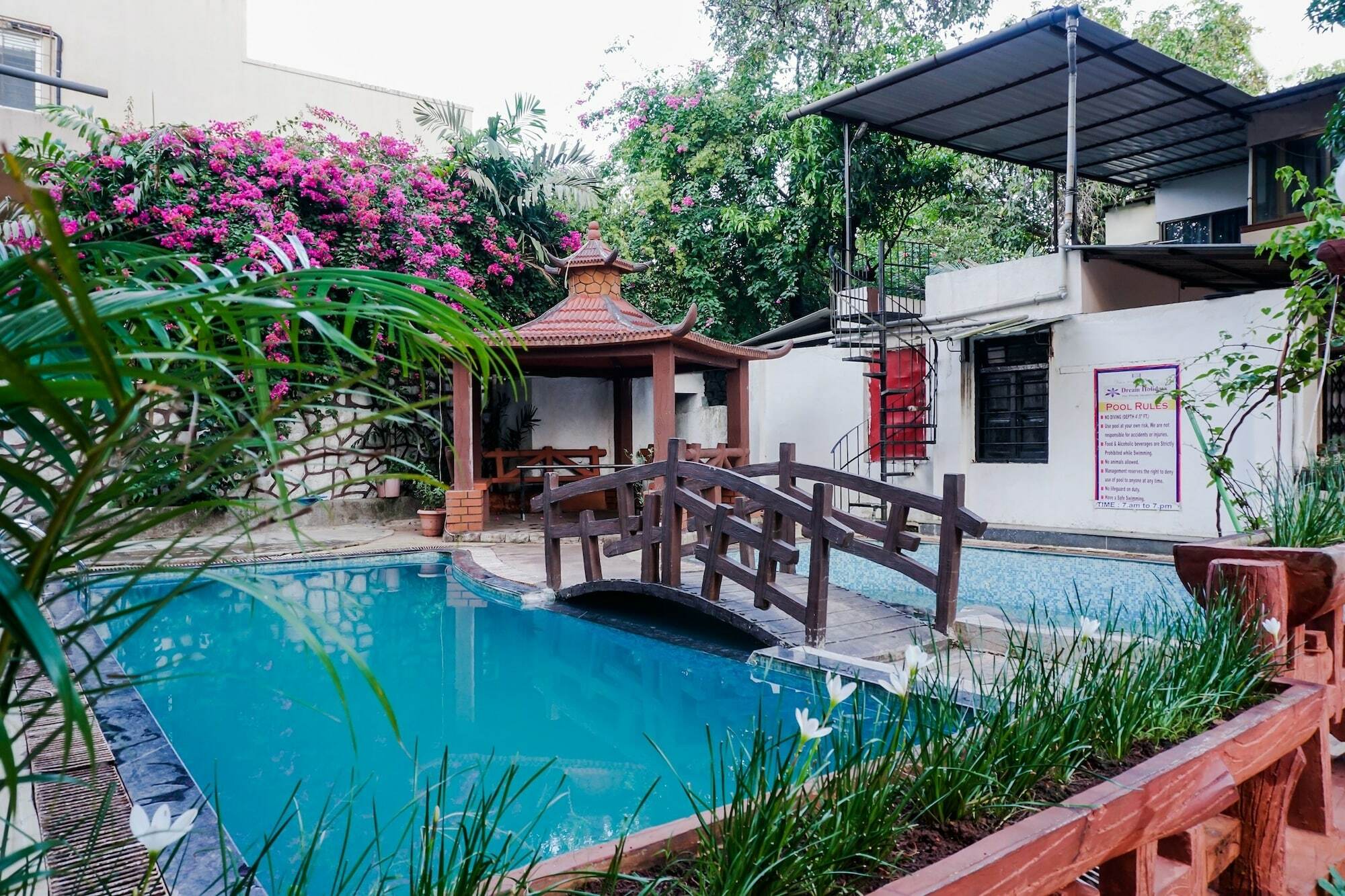 Dreams Holiday Resort Lonavala Buitenkant foto